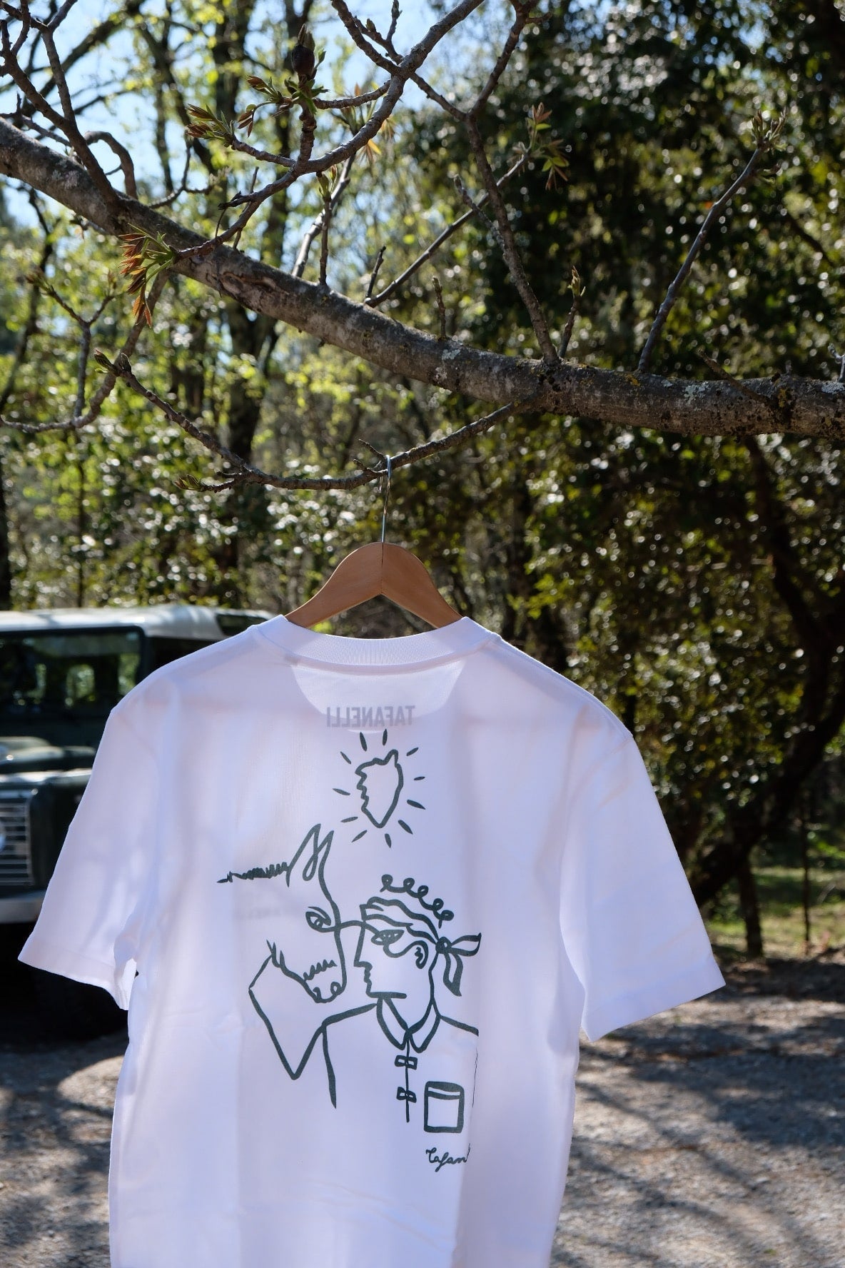 T-shirt Tafanelli plié, coton biologique 250 GSM, coupe droite et coutures stables après plusieurs lavages