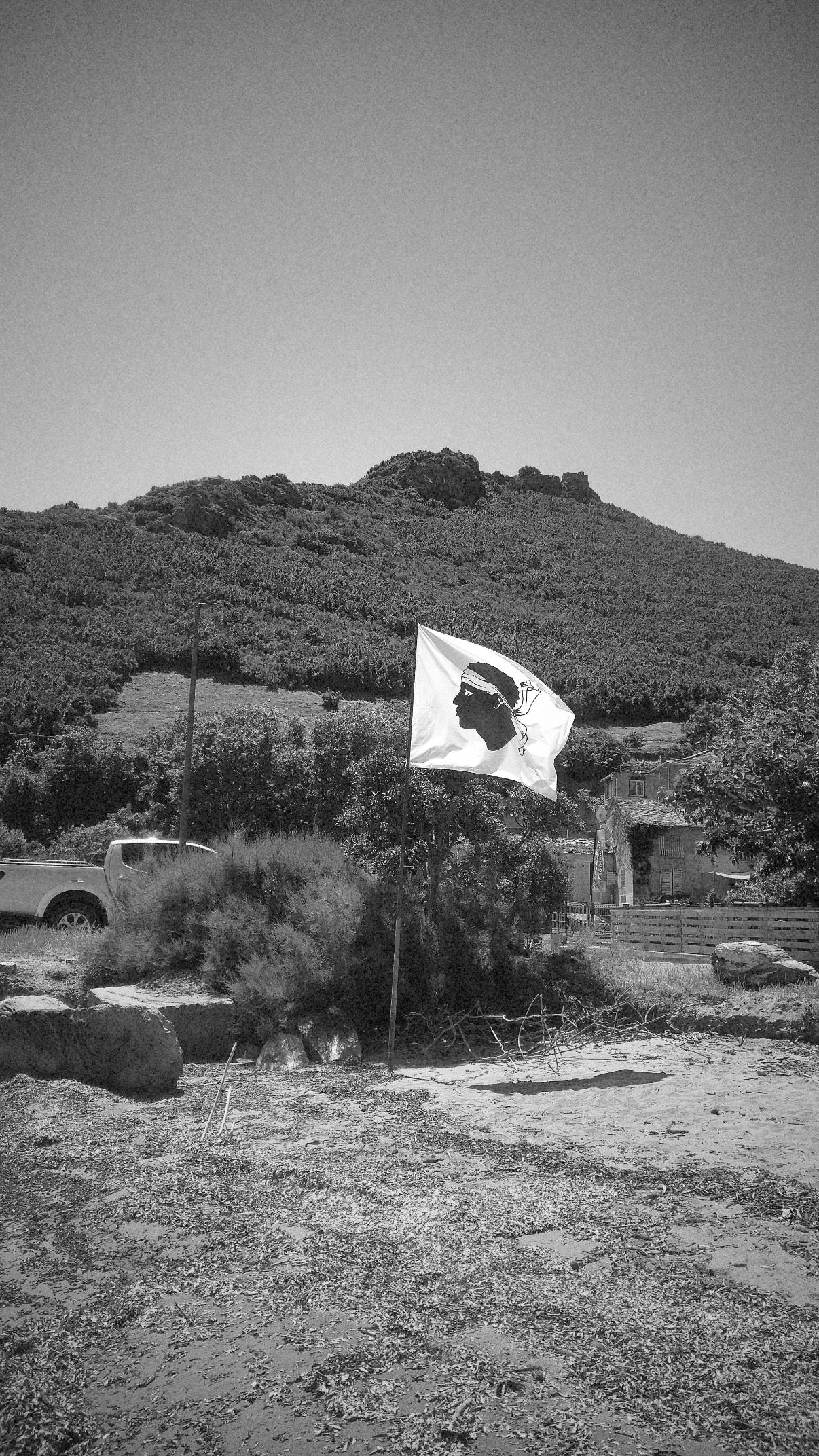 Mode corse : 5 codes qui font une marque authentique de l'île