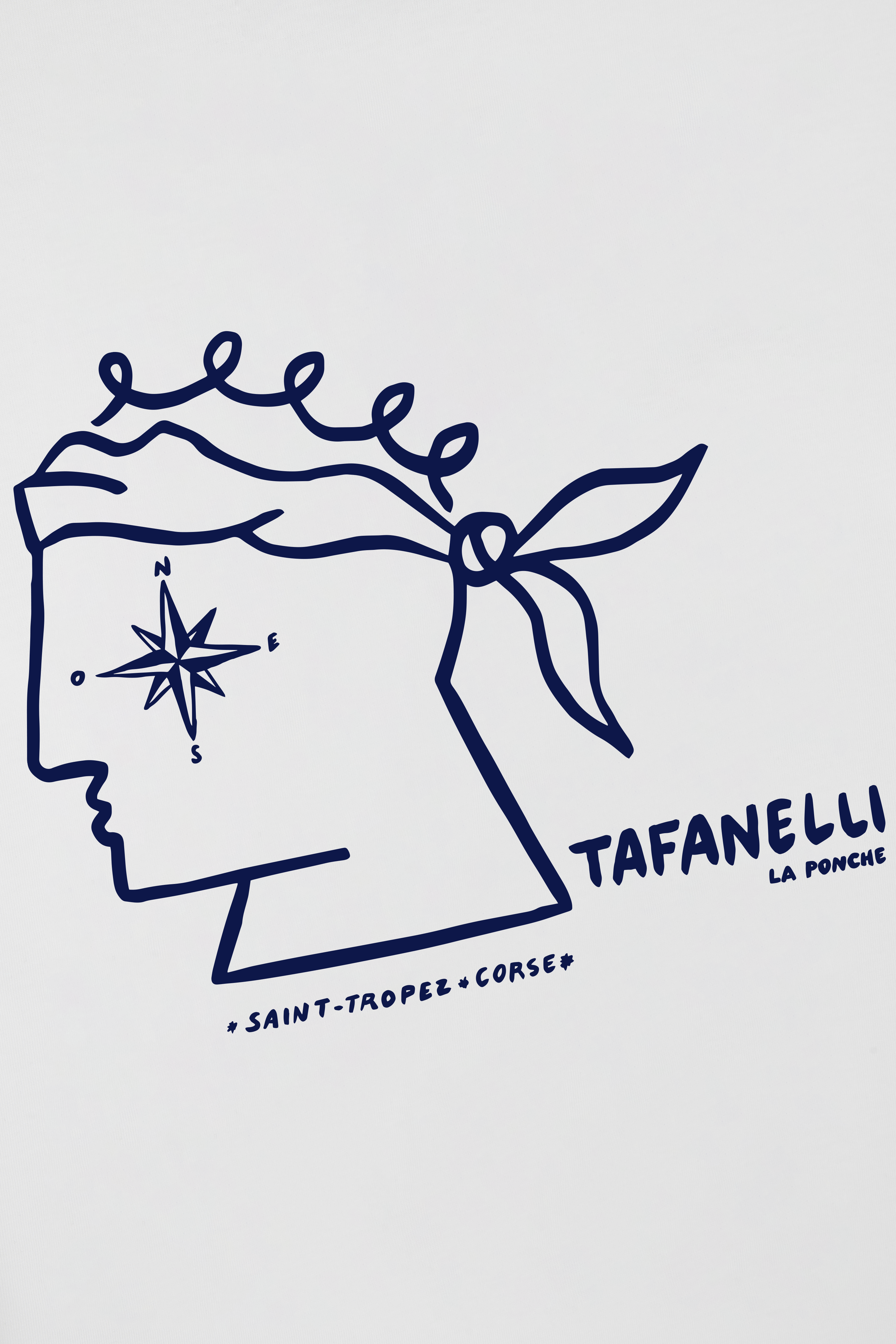 Le t-shirt Saint-Tropez : l'esprit de la presqu'île dans une pièce sobre